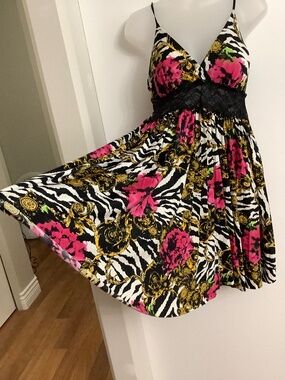 Seductions sweet sexy sundress fits MEDIUM 34-36 bust